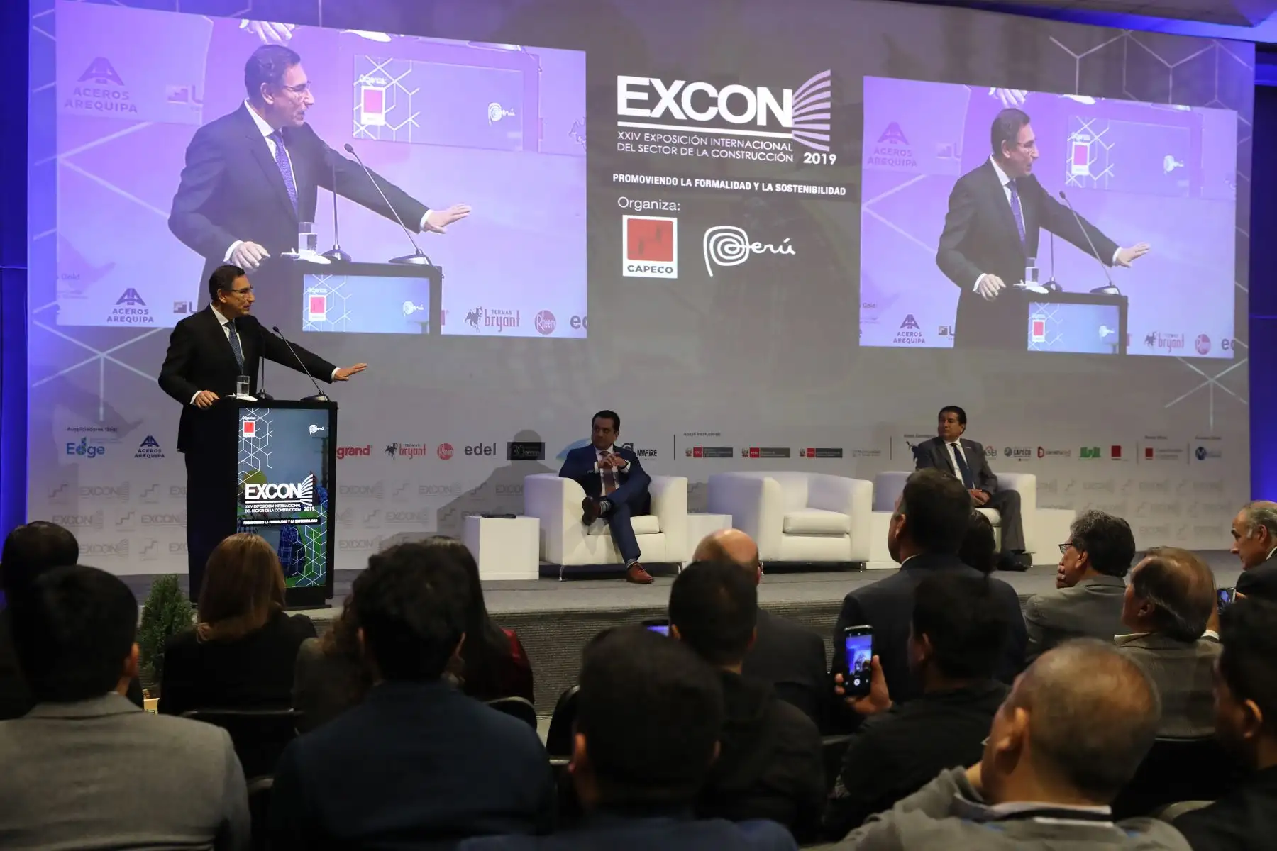 Presidente de la República,Martín Vizcarra clausuró Foro: “El desafío de construir el Perú del Bicentenario”Foto: ANDINA/Prensa Presidencia