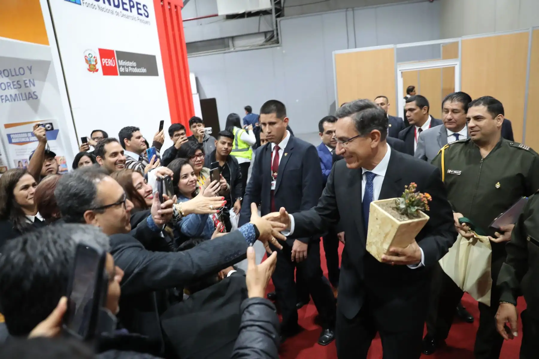 Presidente de la República,Martín Vizcarra clausuró Foro: “El desafío de construir el Perú del Bicentenario”Foto: ANDINA/Prensa Presidencia