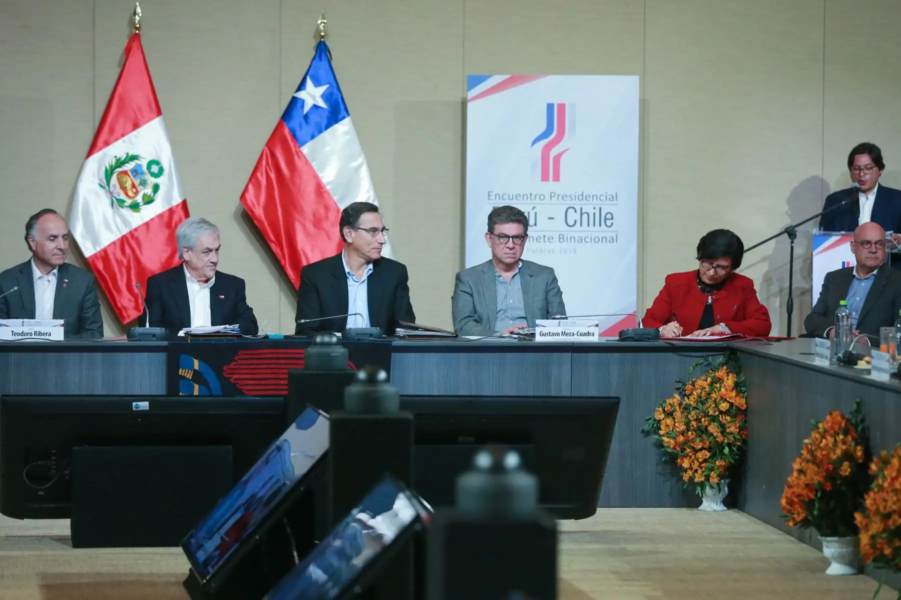 Ministra de Trabajo Sylvia Cáceres Pizarro y Ministro de Relaciones Exteriores, Teodoro Javier Ribera Neumann firmaron el Acuerdo de Cooperación Interinstitucional en Materia Laboral entre Perú y Chile; al culminar el Encuentro Presidencial y III Gabinete Binacional efectuado en la región Ica. Foto: ANDINA/ Jhony Laurente