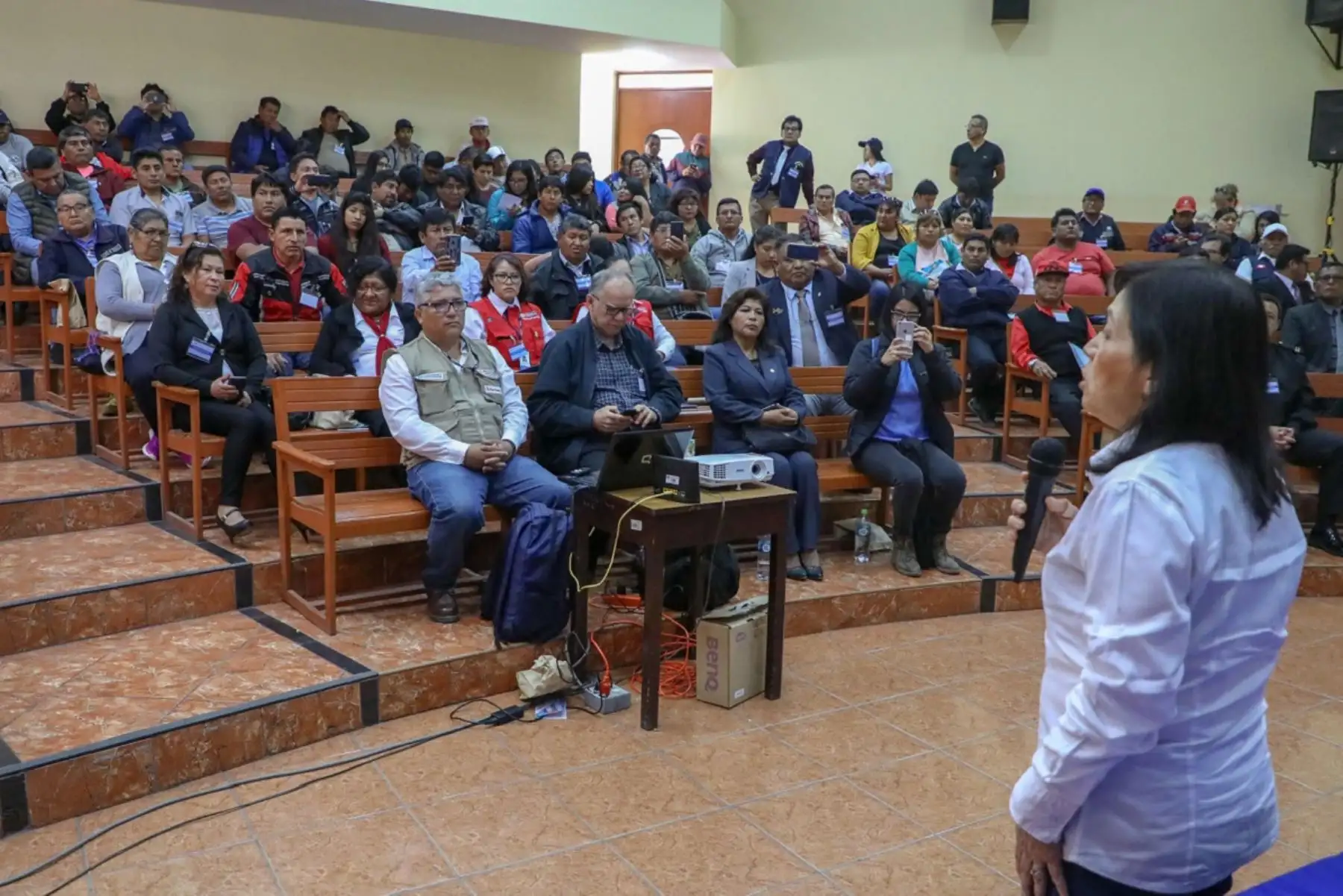 Viceministra de Pesca y Acuicultura, María del Carmen Abregú se reúne con pescadores en Moquegua. Foto: Cortesía.