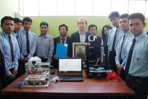 En el Politécnico Rafael Loayza de Arequipa se implementó laboratorio de fabricación digital por obtener el primer puesto del concurso Reto Tecnológico “Energy Locos 2019”. Foto: ANDINA/Rocío Méndez