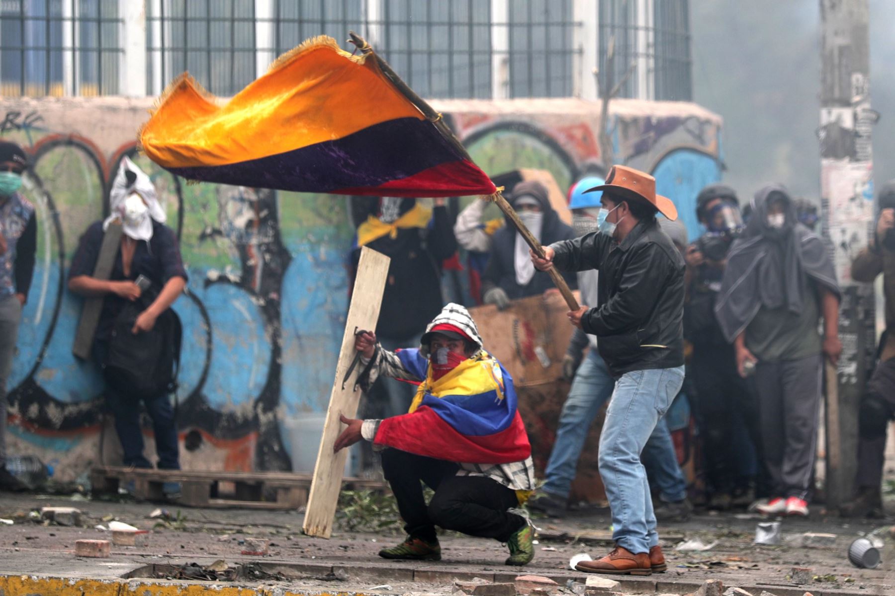 Quito amanece con el centro bloqueado y más heridos en nuevos enfrentamientos. Foto: EFE