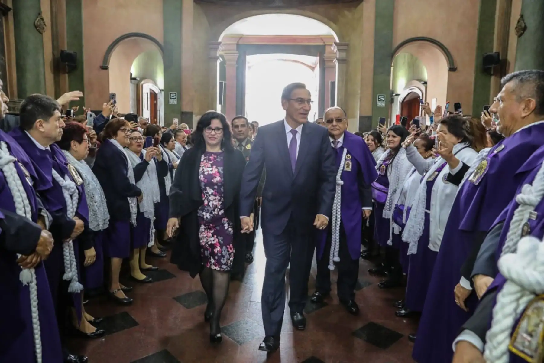 Jefe de Estado Martín Vizcarra y ministros participan en misa en iglesia Las Nazarenas. Foto: ANDINA/Prensa Presidencia