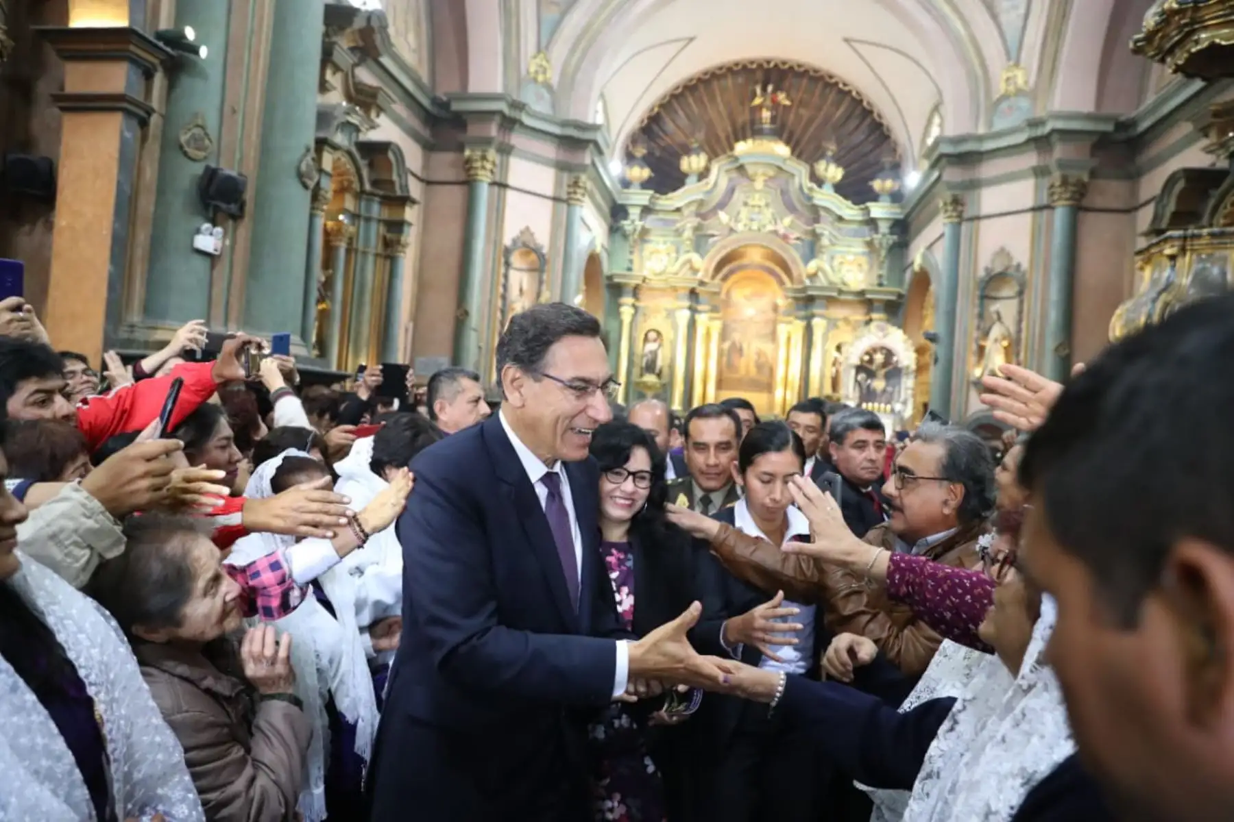 Jefe de Estado Martín Vizcarra y ministros participan en misa en iglesia Las Nazarenas. Foto: ANDINA/Prensa Presidencia