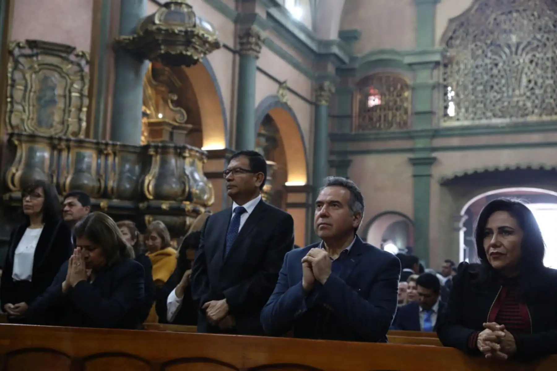 Jefe de Estado Martín Vizcarra y ministros participan en misa en iglesia Las Nazarenas. Foto: ANDINA/Prensa Presidencia