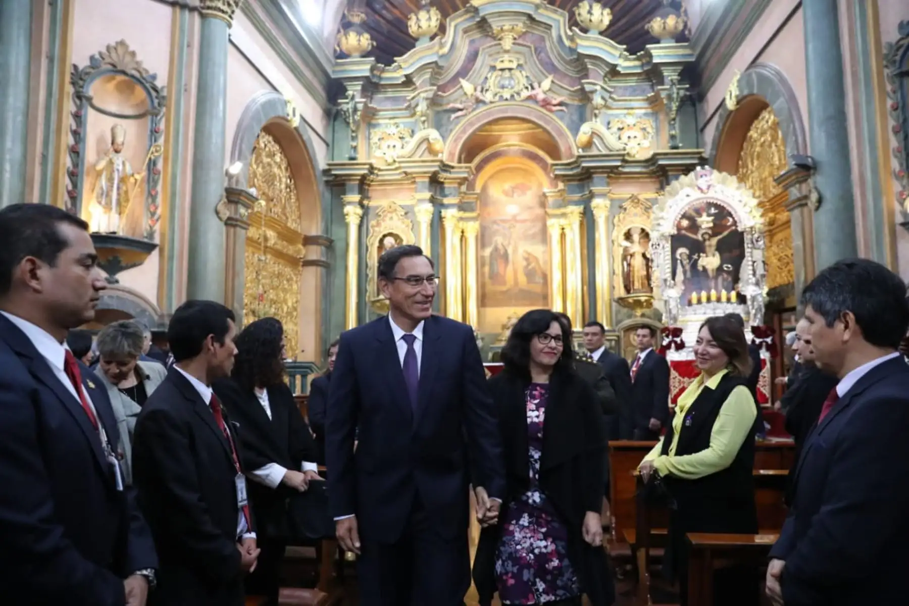 Jefe de Estado Martín Vizcarra y ministros participan en misa en iglesia Las Nazarenas. Foto: ANDINA/Prensa Presidencia