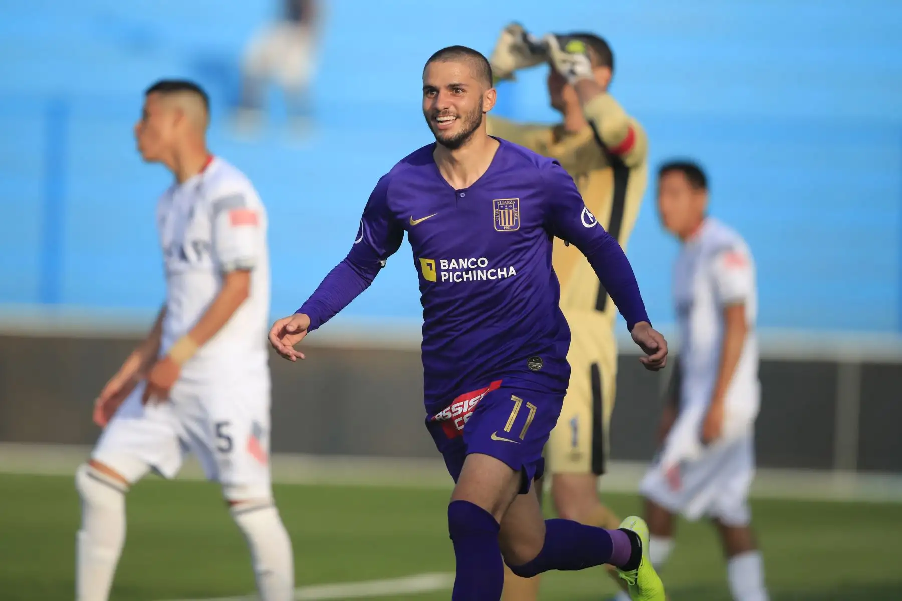 Celebración luego de anotar de Felipe Rodríguez de Alianza Lima durante el partido contra San Martín jugado en el estadio Alberto Gallardo.       


Foto: Andina/Juan Carlos Guzmán Negrini