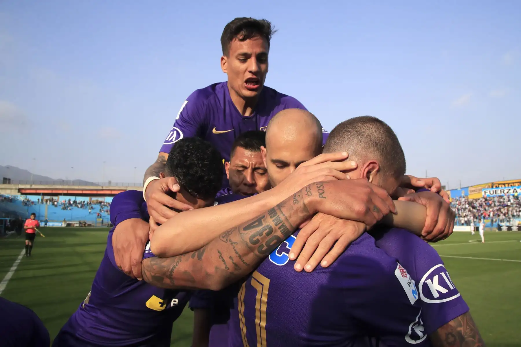 Celebración luego de anotar de Felipe Rodríguez de Alianza Lima durante el partido contra San Martín jugado en el estadio Alberto Gallardo.       


Foto: Andina/Juan Carlos Guzmán Negrini