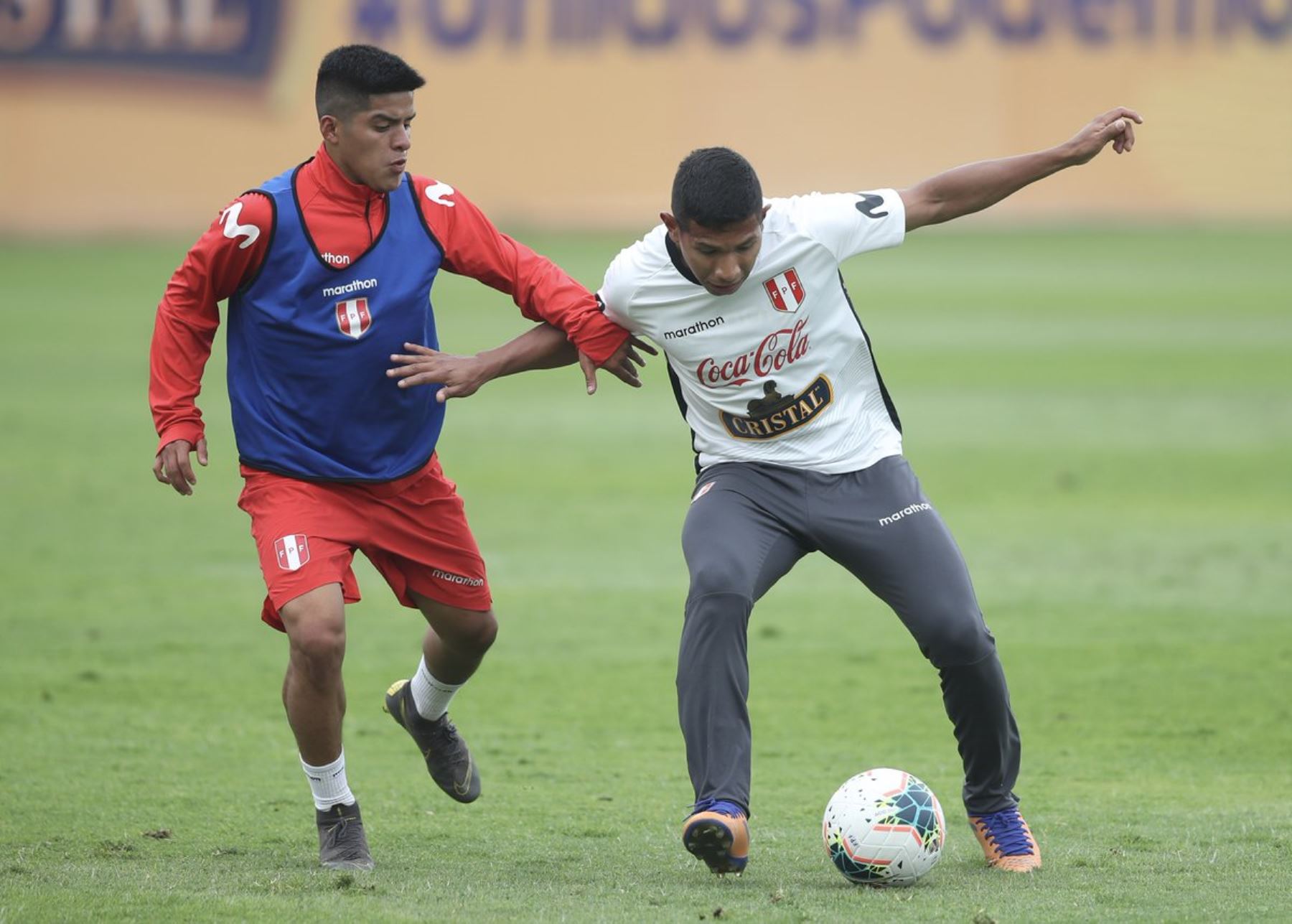 Edison Flores entrena con normalidad previo al partido con Uruguay