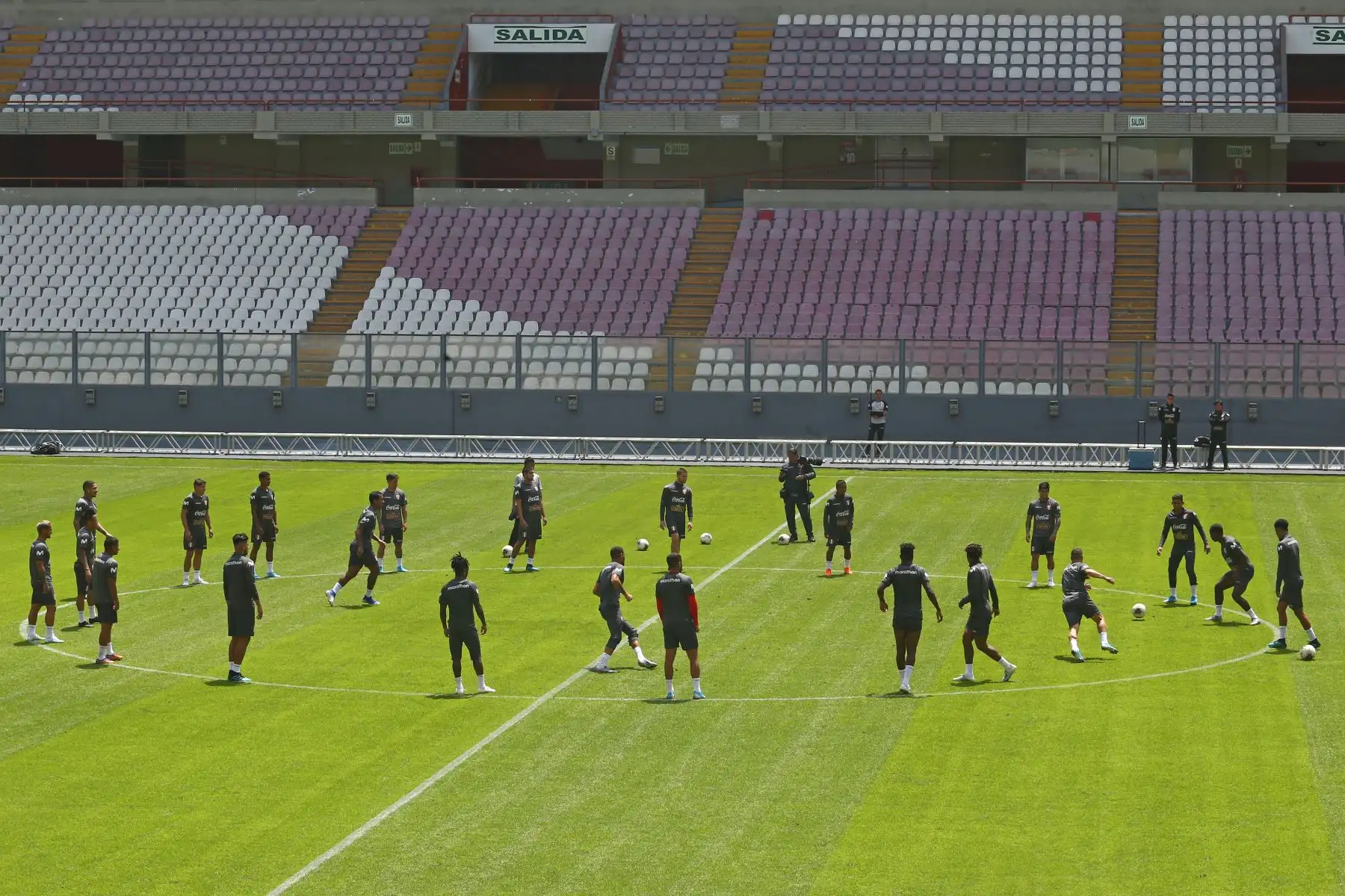 La selección peruana entrenó en horas de la mañana en el Estadio Nacional con miras al duelo que sostendrá ante su similar de Uruguay. Foto: ANDINA/Héctor Vinces