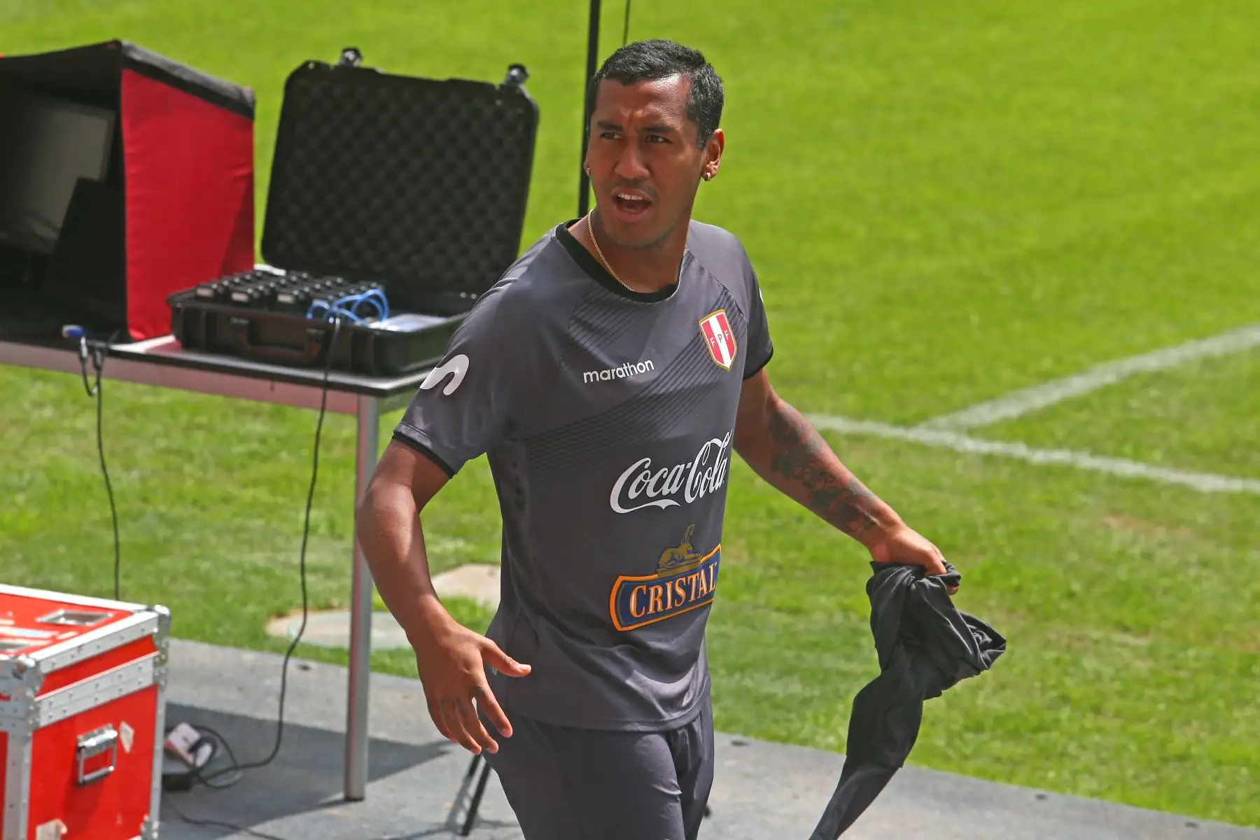 Renato Tapia, durante el entrenamiento de la selección peruana en el Estadio Nacional con miras al duelo que sostendrá ante su similar de Uruguay. Foto: ANDINA/Héctor Vinces