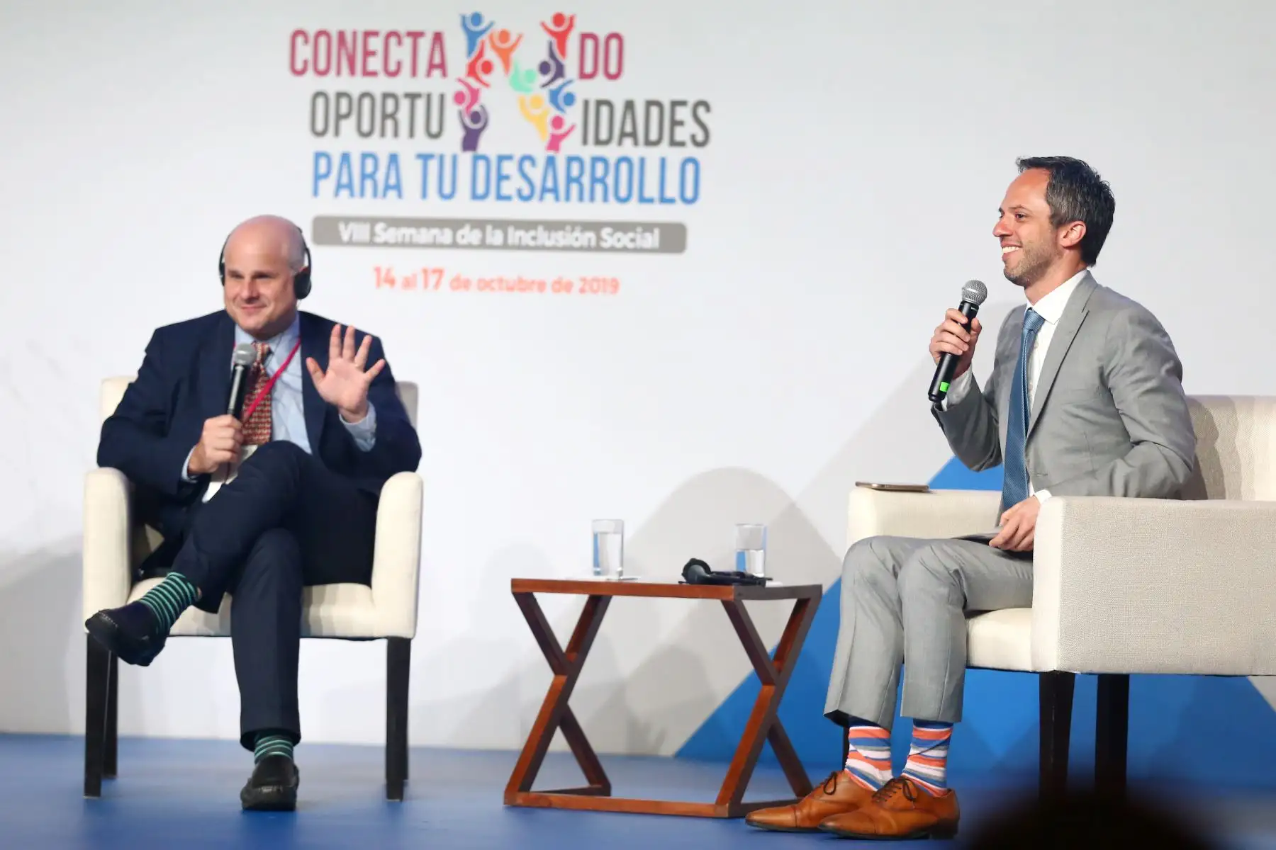 Dean Karlan, profesor de Economia y Finanzas de la Kellogg School y Rodrigo Salcedo del MIDIS durante su ponencia en la VIII Semana de la Inclusión Social. Foto: ANDINA/Melina Mejía
