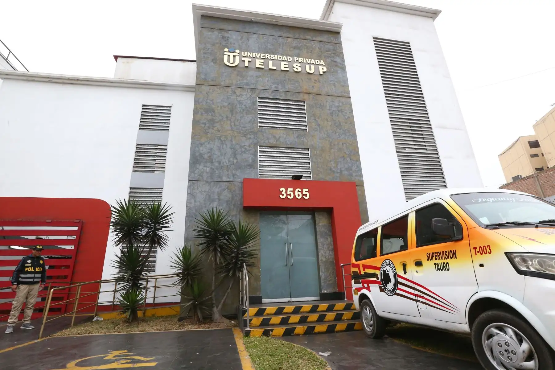 Un equipo de fiscales del equipo Lava Jato, vienen realizado una diligencia de allanamiento en la Escuela de Posgrado Telesup. Foto: ANDINA/ Melina Mejía