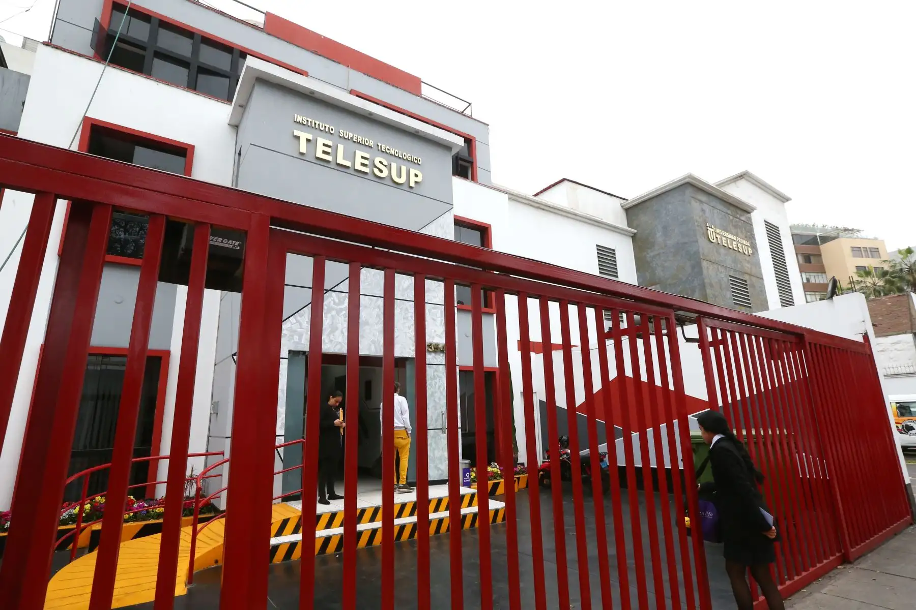 Un equipo de fiscales del equipo Lava Jato, vienen realizado una diligencia de allanamiento en la Escuela de Posgrado Telesup. Foto: ANDINA/ Melina Mejía