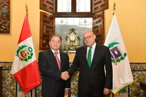 Jaime Pomareda participó de reunión con el vicepresidente del Comité Permanente de la Asamblea Popular de la provincia de Guangdong (China), Huang Yebin, por la conmemoración de los 170 años de la migración china al Perú