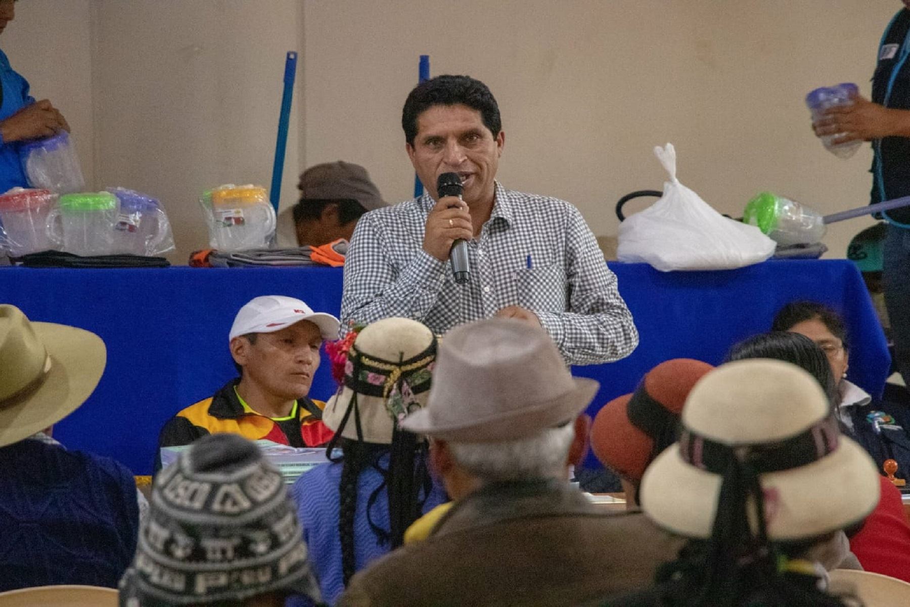 Alcalde provincial de Cotabambas (Apurímac), Rildo Guillén, participó en reunión de coordinación con especialistas de Provías Descentralizado Foto: Difusión