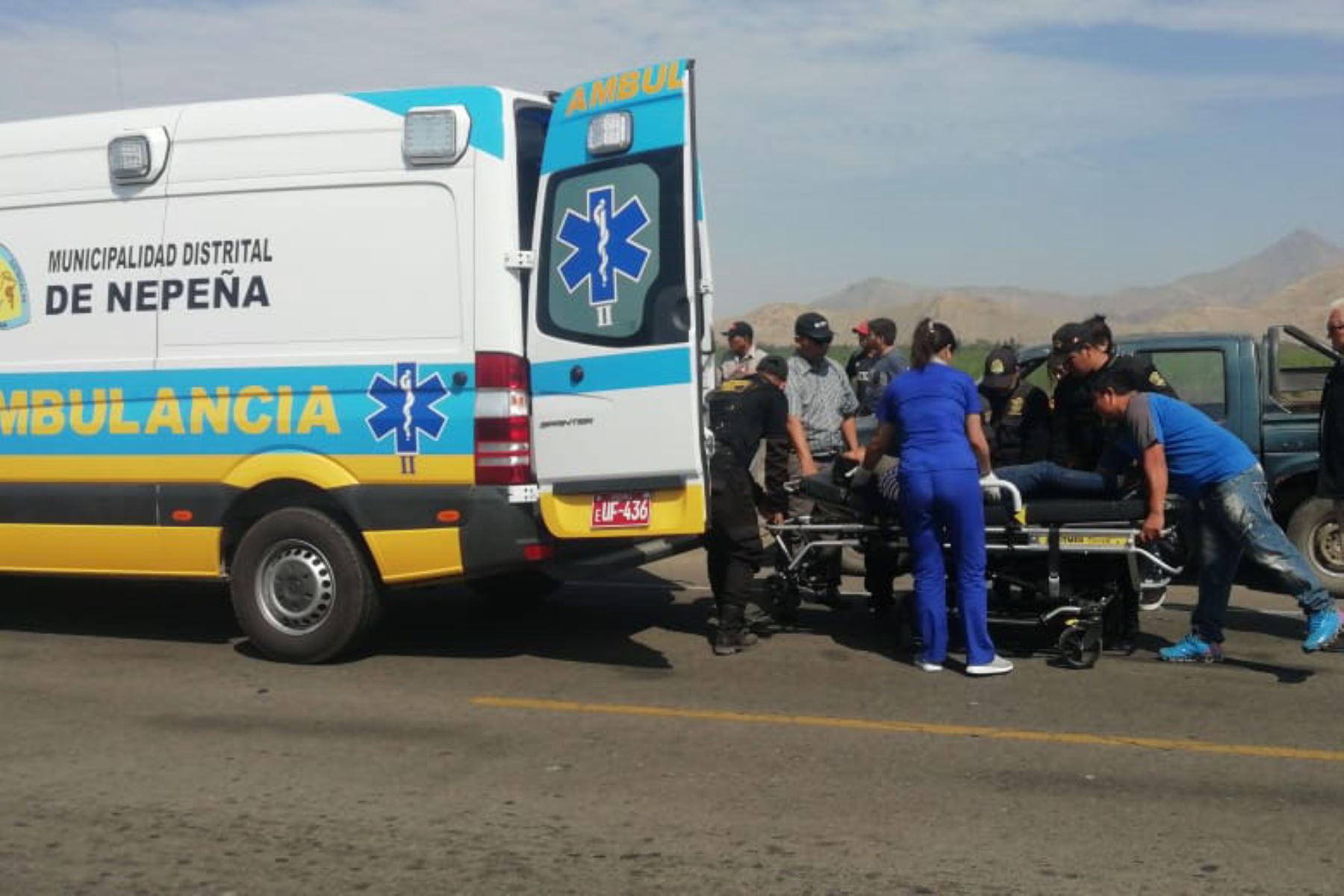 Vehículo de municipalidad distrital de Nepeña, en Áncash, se despista y deja 4 trabajadores heridos.