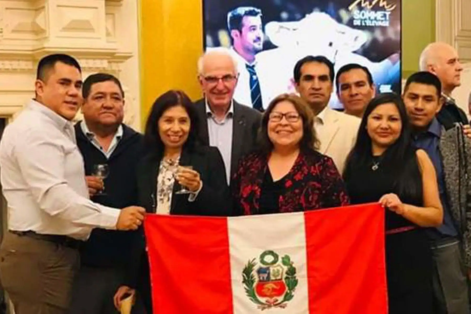 Cinco empresarios del sector lácteos y carnes de la región Arequipa participaron en la feria internacional Sommet de L’Élevage en Francia.
