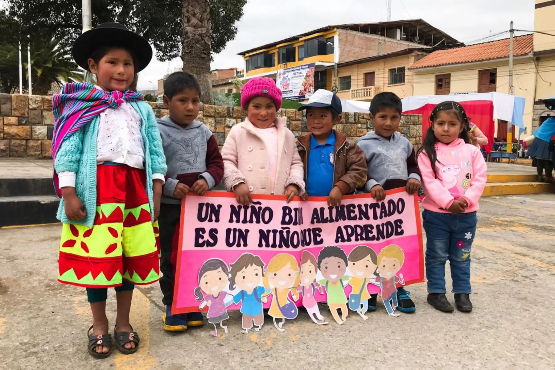 El programa de alimentación escolar Qali Warma llega a 64,586 instituciones educativas públicas del país, donde atiende a niños y adolescentes.