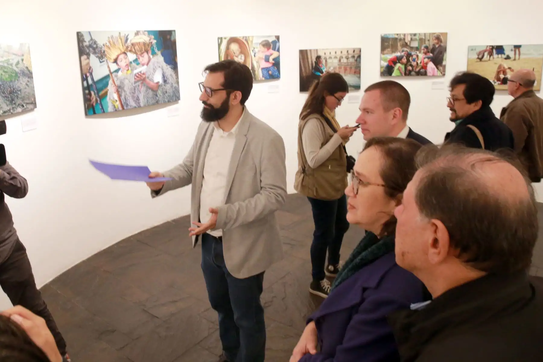 Exposición fotográfica de la Agencia Internacional EFE y  Telefónica del Perú: "Como internet ha cambiado el mundo", en la la galería El Reducto de Miraflores. Foto: ANDINA/Jhony Laurente Exposición fotográfica de la Agencia Internacional EFE y  Telefónica del Perú: "Como internet ha cambiado el mundo", en la la galería El Reducto de Miraflores. Foto: ANDINA/Jhony Laurente