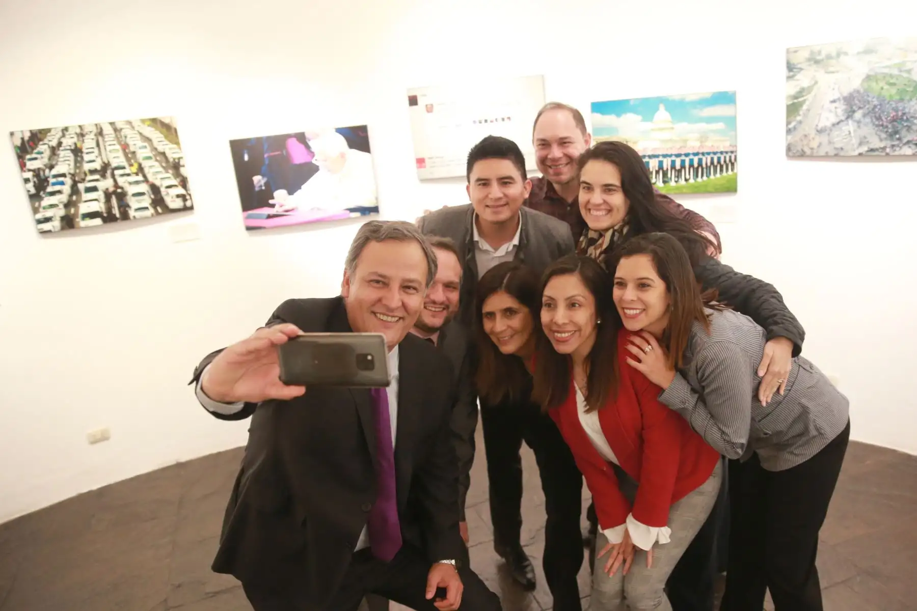 Exposición fotográfica de la Agencia Internacional EFE y  Telefónica del Perú: "Como internet ha cambiado el mundo", en la la galería El Reducto de Miraflores. Foto: ANDINA/Jhony Laurente Exposición fotográfica de la Agencia Internacional EFE y  Telefónica del Perú: "Como internet ha cambiado el mundo", en la la galería El Reducto de Miraflores. Foto: ANDINA/Jhony Laurente
