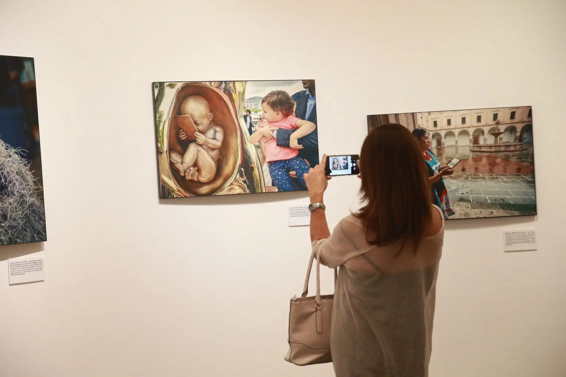 Exposición fotográfica de la Agencia Internacional EFE y  Telefónica del Perú: "Como internet ha cambiado el mundo", en la la galería El Reducto de Miraflores. Foto: ANDINA/Jhony Laurente Exposición fotográfica de la Agencia Internacional EFE y  Telefónica del Perú: "Como internet ha cambiado el mundo", en la la galería El Reducto de Miraflores. Foto: ANDINA/Jhony Laurente