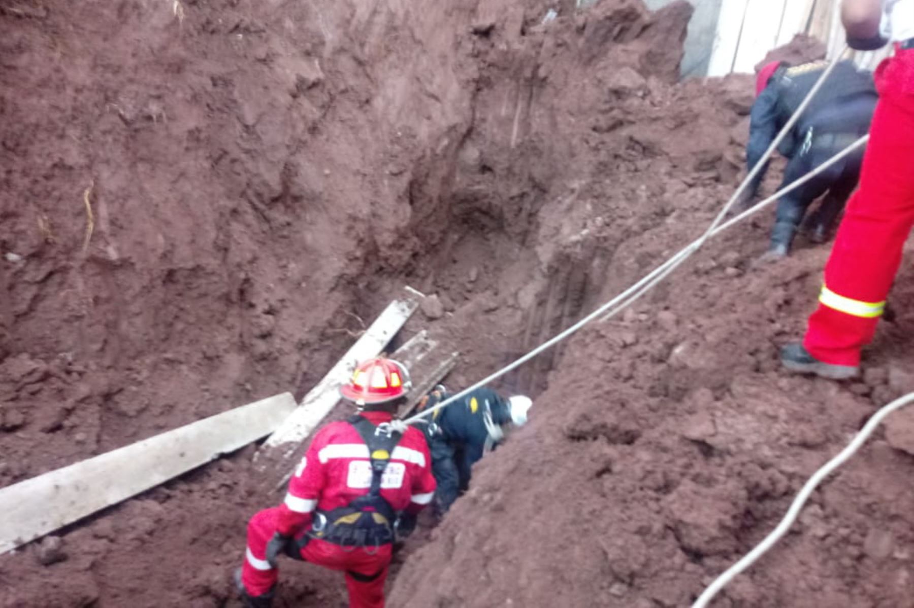 Tres obreros mueren sepultados por derrumbe en obra de construcción en Cusco. ANDINA/Difusión