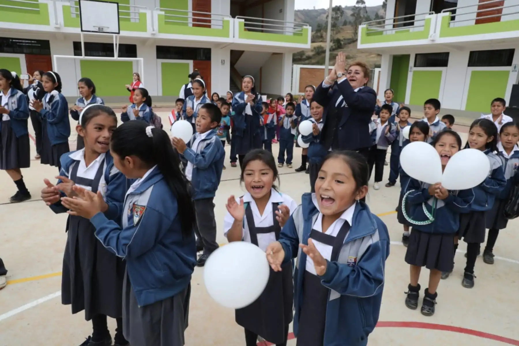 Presidente de la República, Martín Vizcarra, inauguró obras de mejoramiento en la Institución Educativa Miguel Grau de Huarmaca en Piura. Foto:ANDINA/Prensa Presidencia