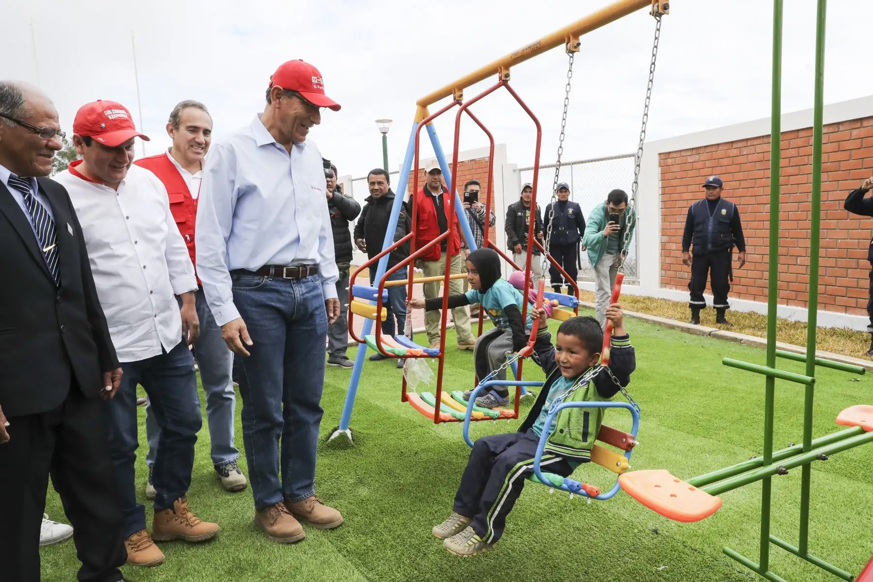 Presidente de la República, Martín Vizcarra, inauguró obras de mejoramiento en la Institución Educativa Miguel Grau de Huarmaca en Piura. Foto: ANDINA/Prensa Presidencia