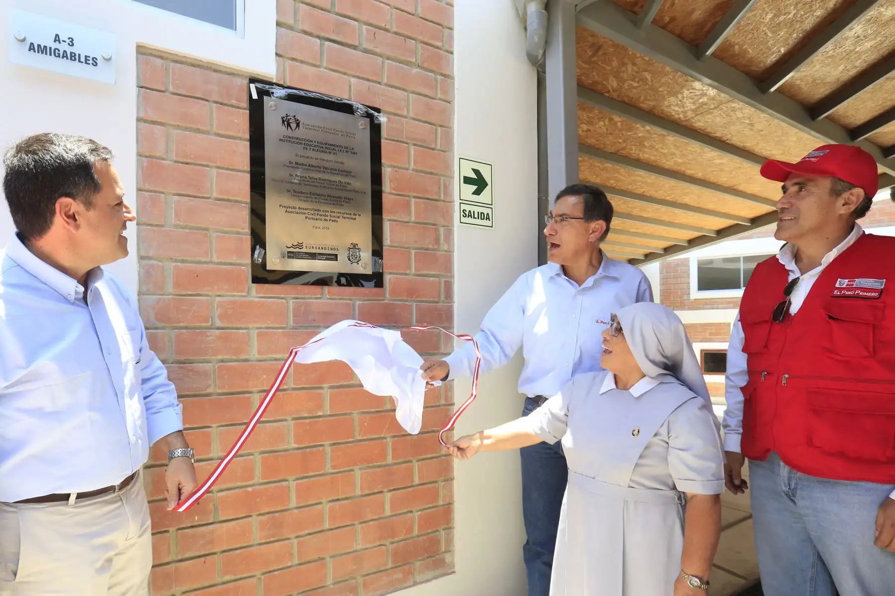 Presidente de la República, Martín Vizcarra, inaugura los ambientes de nivel inicial del colegio Fe y Alegría Nº81 de Paita. Foto: ANDINA/Prensa Presidencia