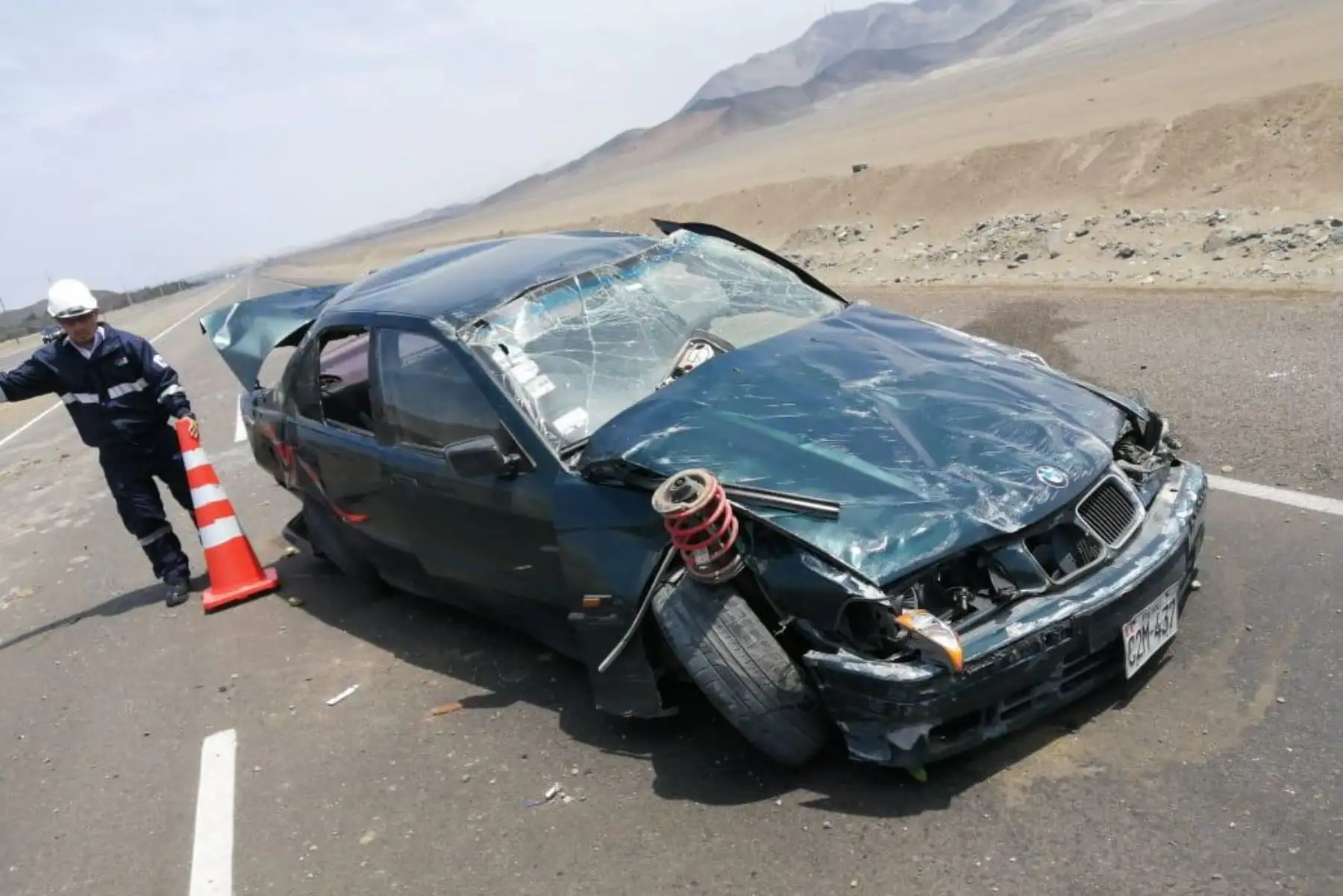 Accidente en la carretera Panamericana Norte protagonizado por el vehículo de placa C2M-437 dejó dos fallecidos y dos heridos.