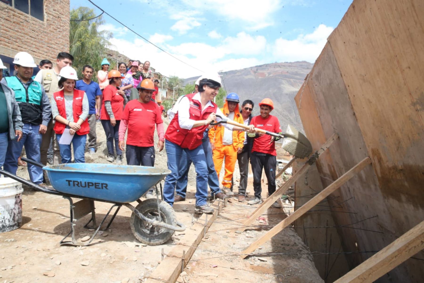 “El Gobierno impulsa la inclusión social y gracias a Trabaja Perú en Huánuco se han generado alrededor de 1,500 empleos temporales desde el 2018", afirmó la ministra Cáceres.