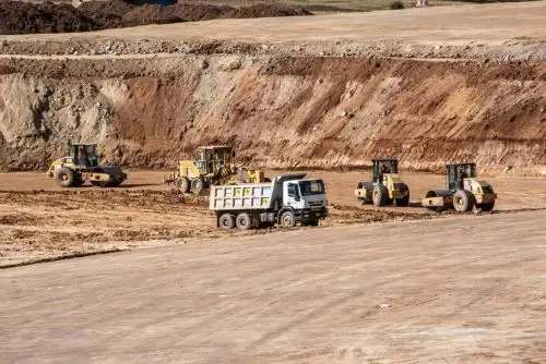 Movimiento de tierras en el futuro aeropuerto internacional de Chinchero, en Cusco. Foto: Cortesía.