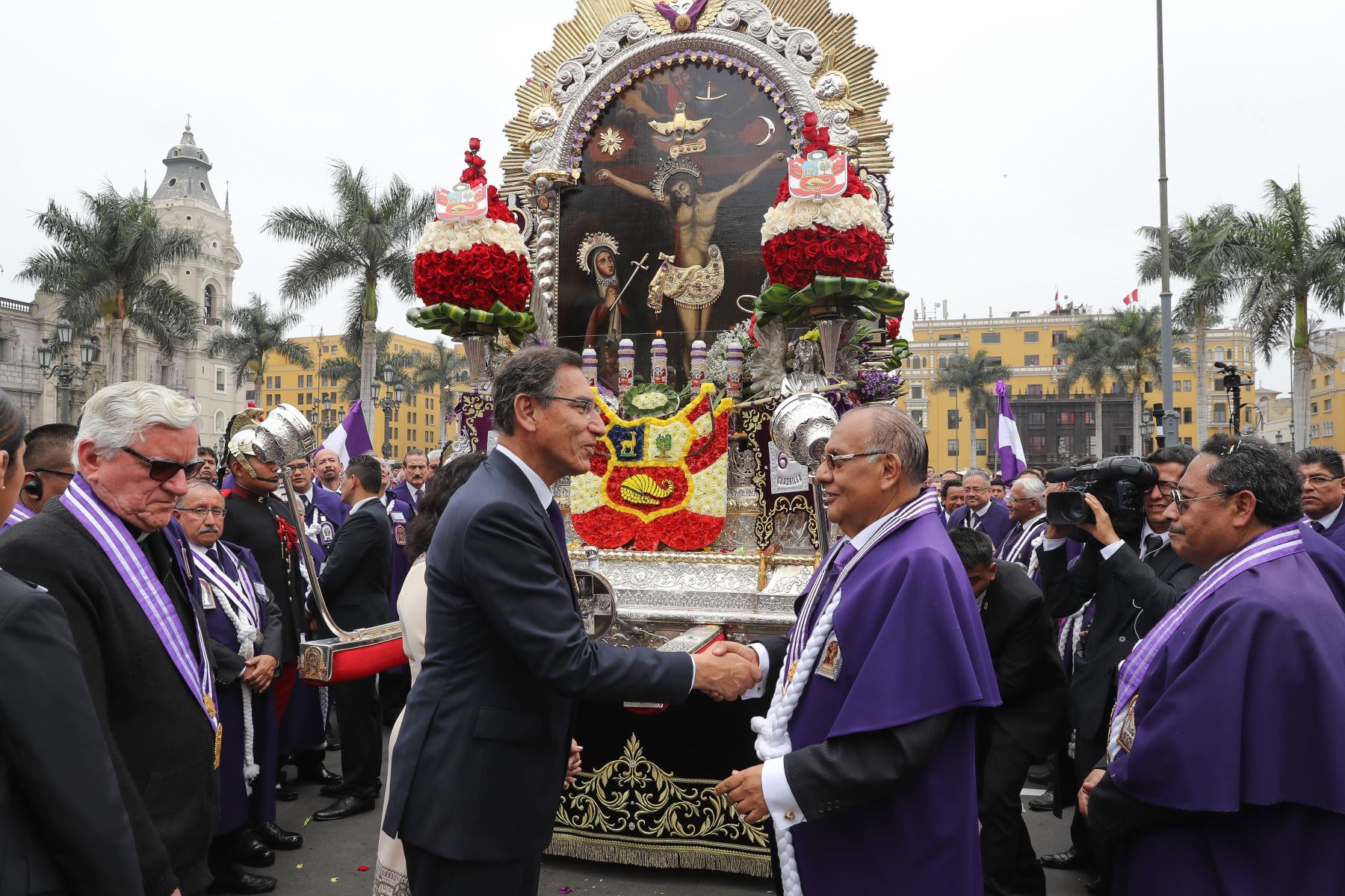 Presidente Vizcarra rindió homenaje a la sagrada imagen del Señor de los Milagros. Foto: ANDINA/ Prensa Presidencia