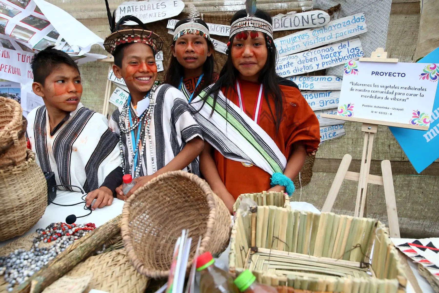 Niños de pueblos originarios muestran los saberes ancestrales de sus comunidades en la Feria Tinkuy 2019.  Foto: ANDINA/Melina Mejía