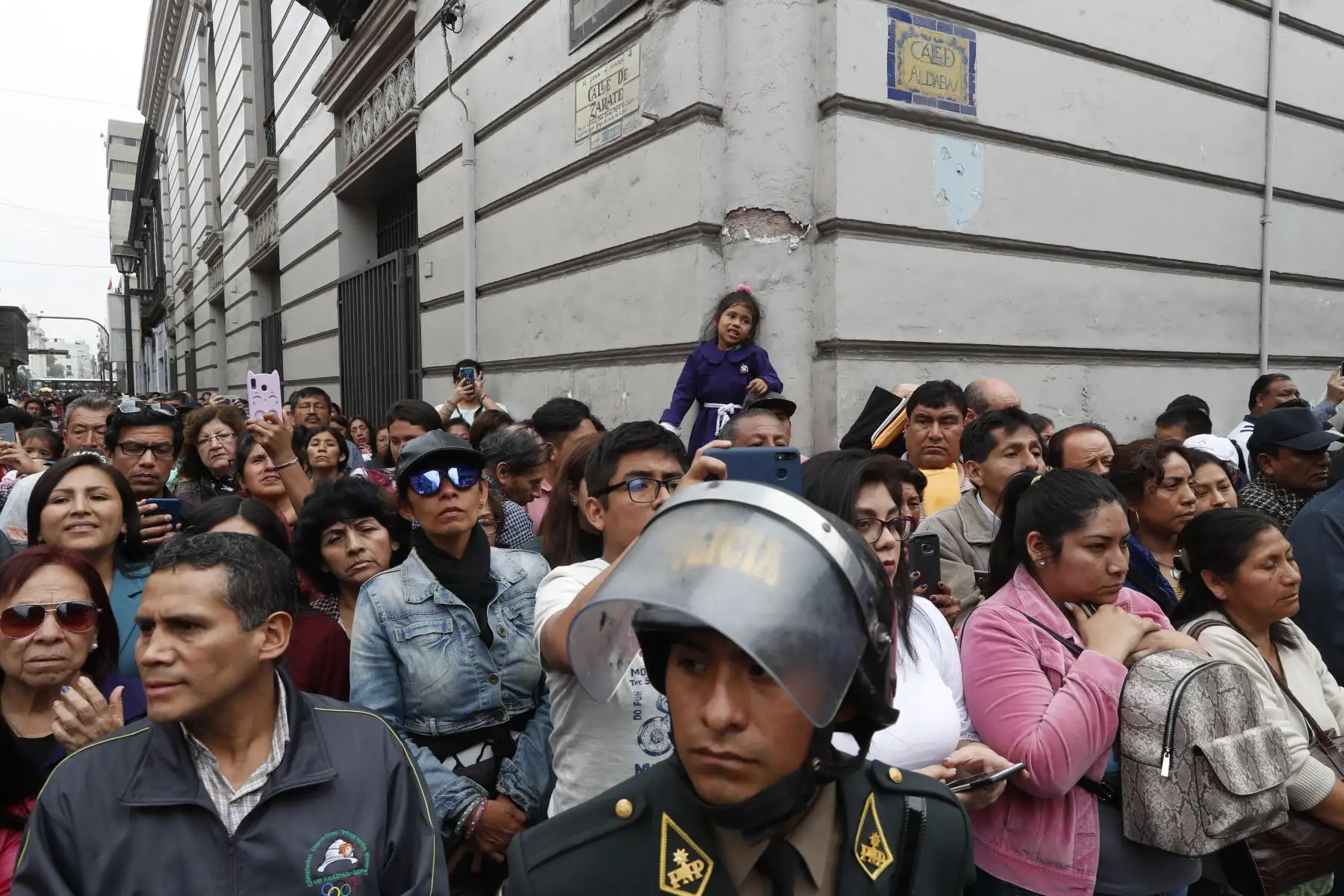 Procesión del Señor de los Milagros recorre Centro de Lima. Foto: ANDINA/Renato Pajuelo