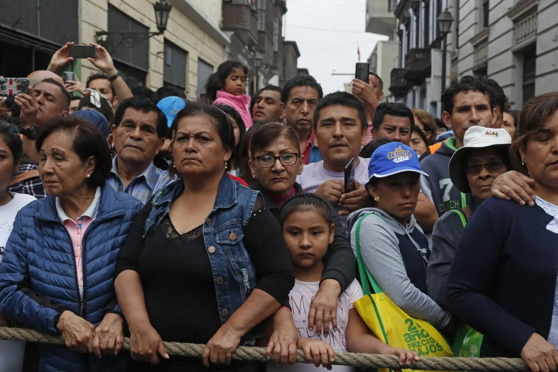Procesión del Señor de los Milagros recorre Centro de Lima. Foto: ANDINA/Renato Pajuelo
