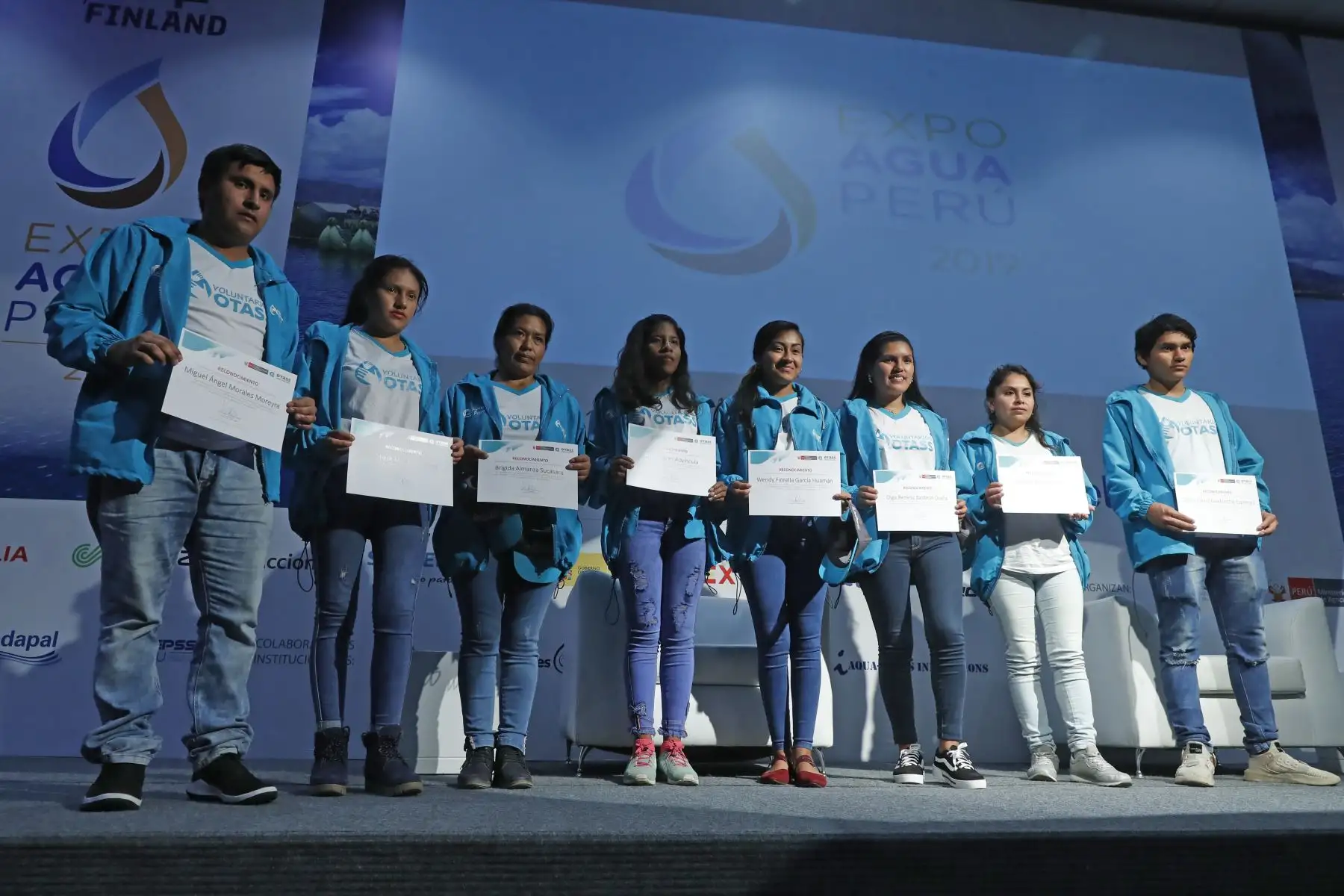 Jóvenes voluntarios del OTASS durante clausura del Expo Agua 2019. Foto: ANDINA/Renato Pajuelo