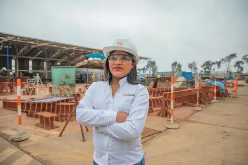 Maricruz Quispe Soca, huancavelicana beneficiaria de Beca 18 que destaca en la industria metalmecánica.