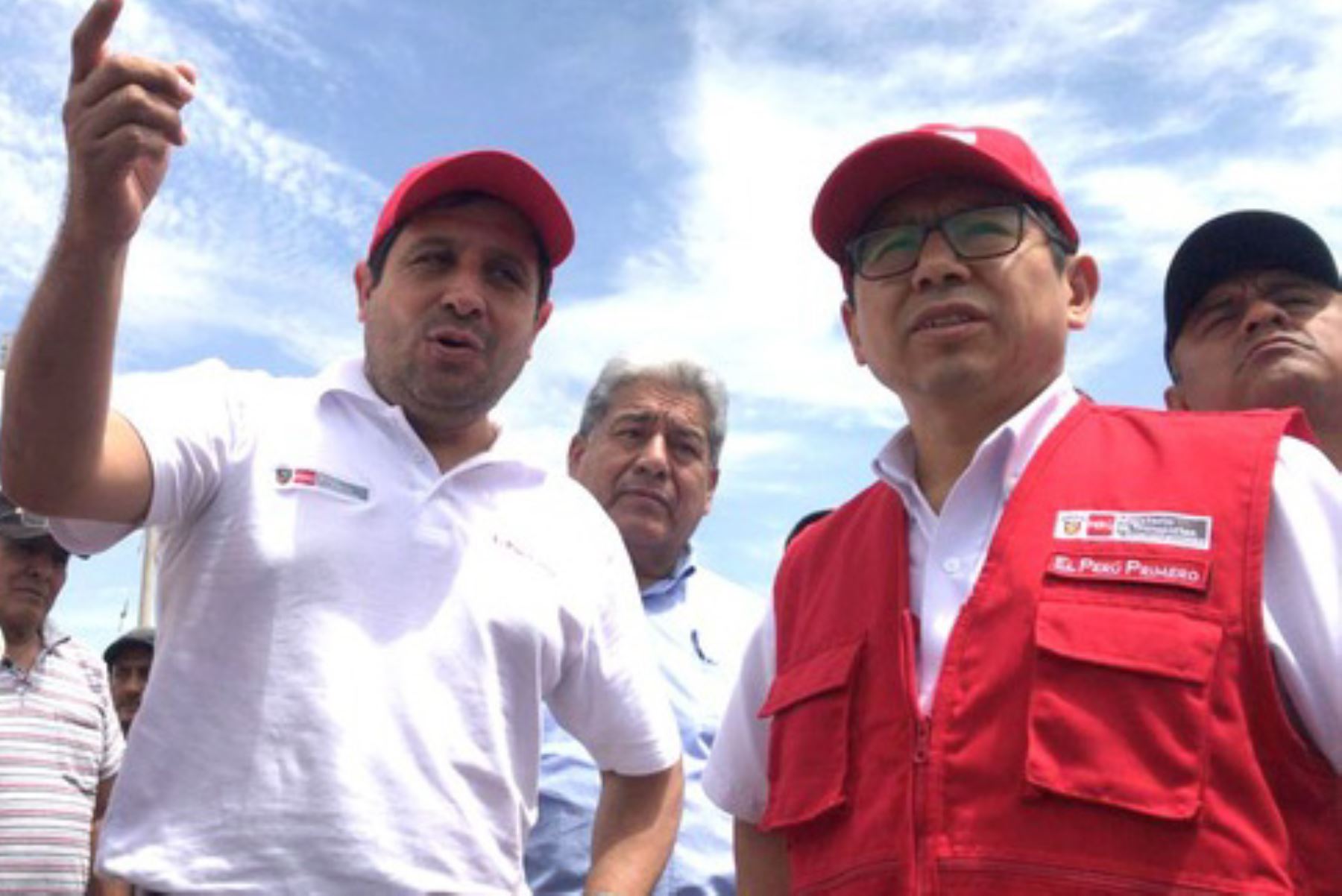 La construcción de la segunda calzada de la carretera Panamericana Sur, desde Lima hacia Ica, se empezará a construir en diciembre de este año, anunció el ministro de Transportes y Comunicaciones, Edmer Trujillo, en su visita de trabajo a la región Ica.