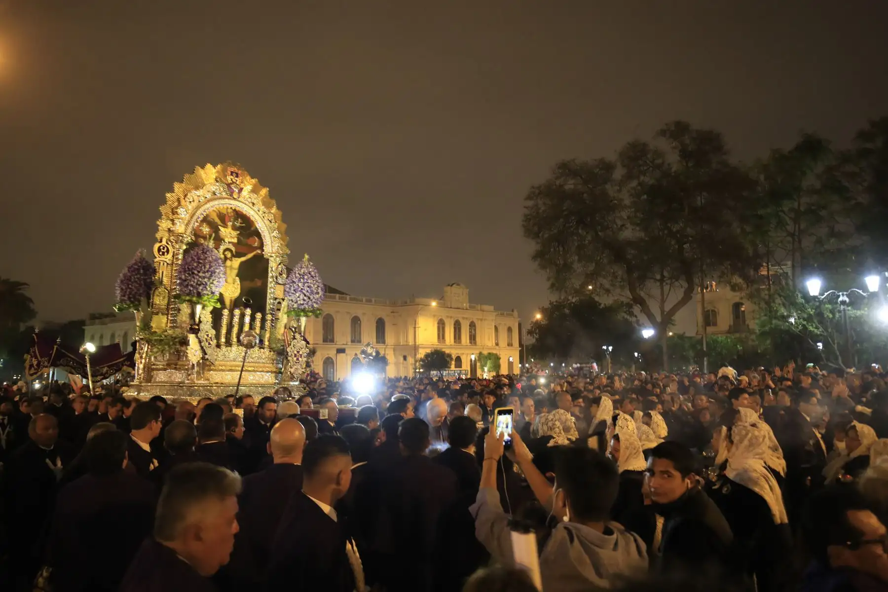 Procesión del Señor de los Milagros

Foto: ANDINA/Juan Carlos Guzmán Negrini.