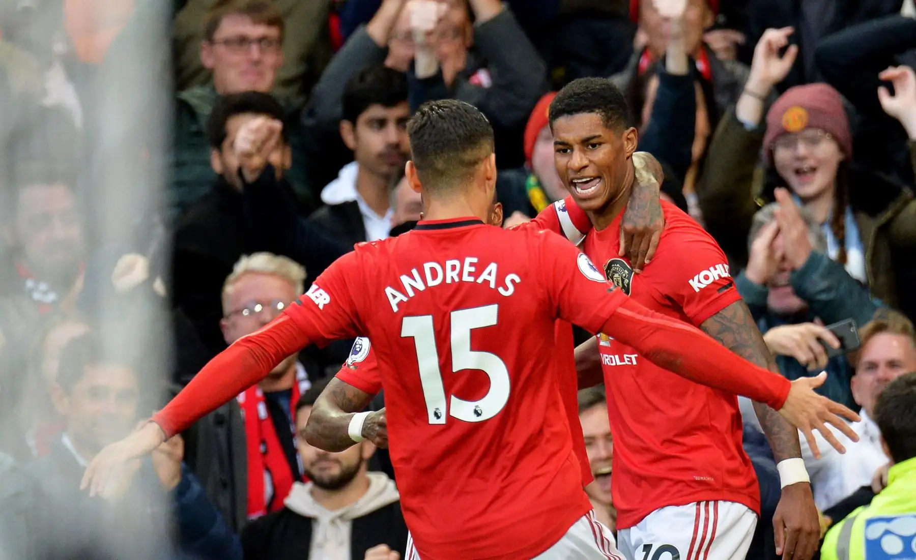 Marcus Rashford del Manchester United celebra después de anotar la ventaja de 1-0 al Liverpool. Foto: EFE