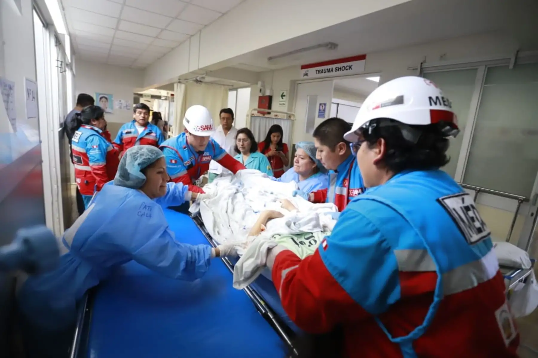 Heridos tras despiste de miniván en Huarochirí esta madrugada reciben atención médica. Foto: ANDINA/Minsa