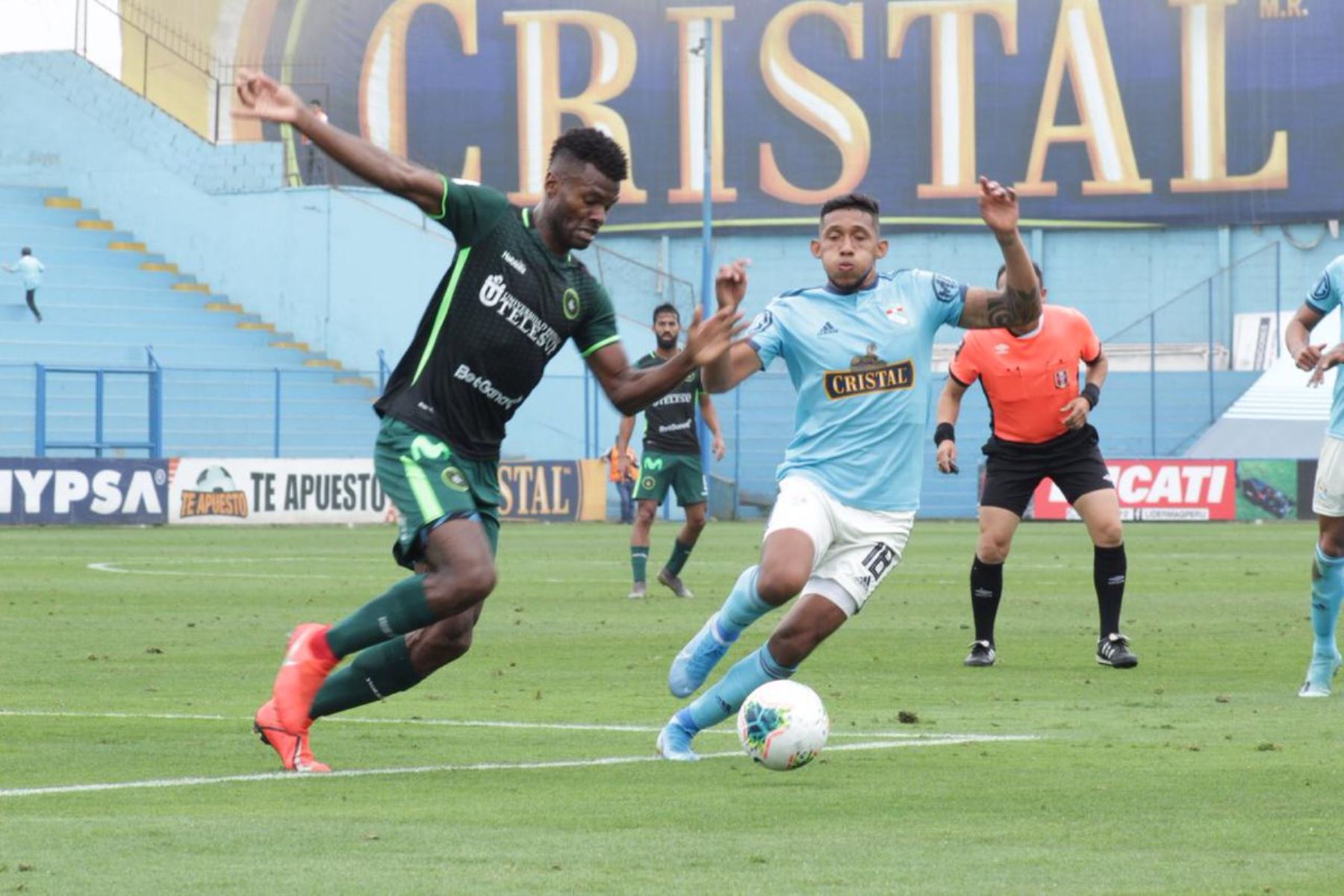 Cristal ganó 3-0 al Pirata FC