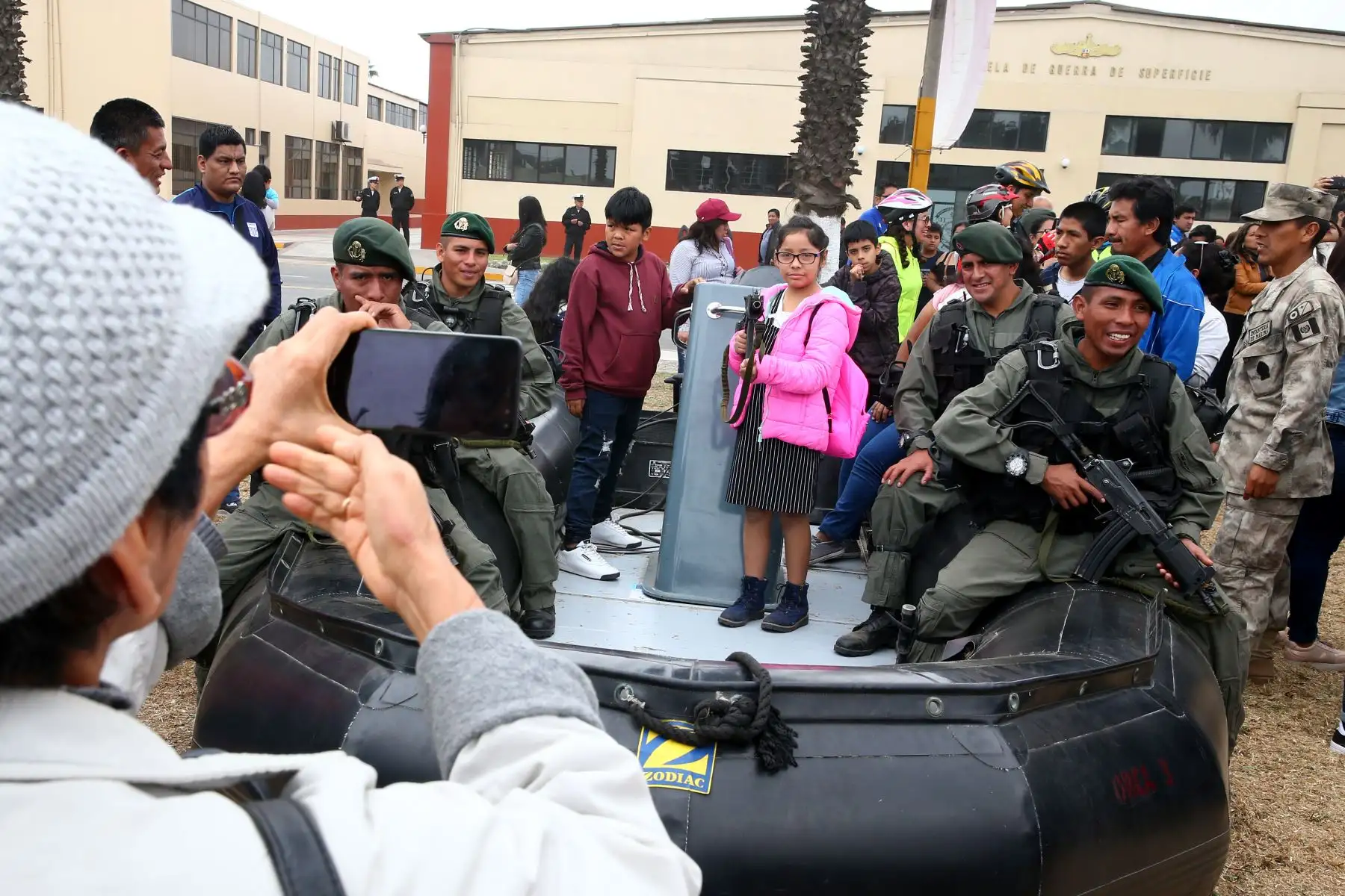 Jornada "Puertas Abiertas" de la Marina de Guerra del Perú, recibe a la población  para mostrar sus unidades navales.  Foto: ANDINA/Melina Mejía Jornada "Puertas Abiertas" de la Marina de Guerra del Perú, recibe a la población  para mostrar sus unidades navales.  Foto: ANDINA/Melina Mejía