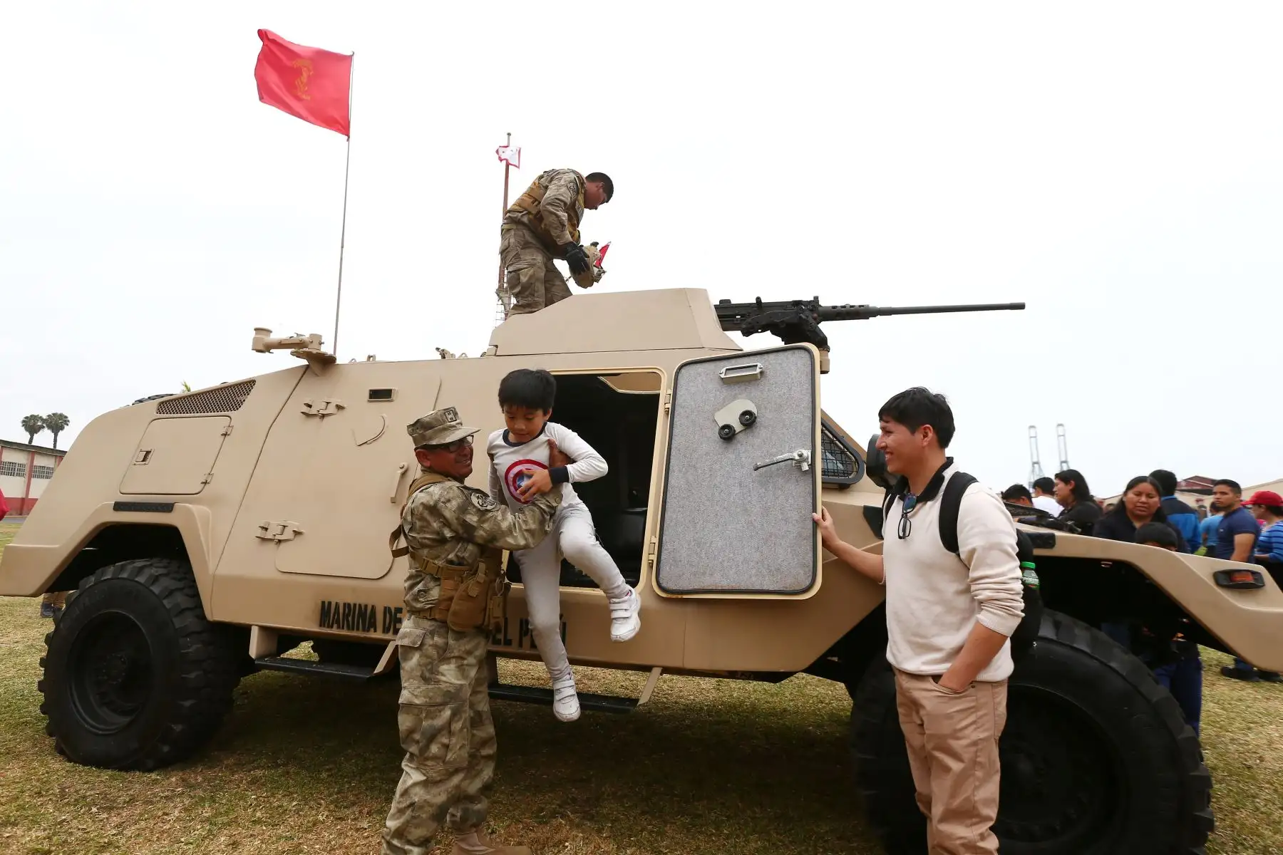 Jornada "Puertas Abiertas" de la Marina de Guerra del Perú, recibe a la población  para mostrar sus unidades navales.  Foto: ANDINA/Melina Mejía Jornada "Puertas Abiertas" de la Marina de Guerra del Perú, recibe a la población  para mostrar sus unidades navales.  Foto: ANDINA/Melina Mejía