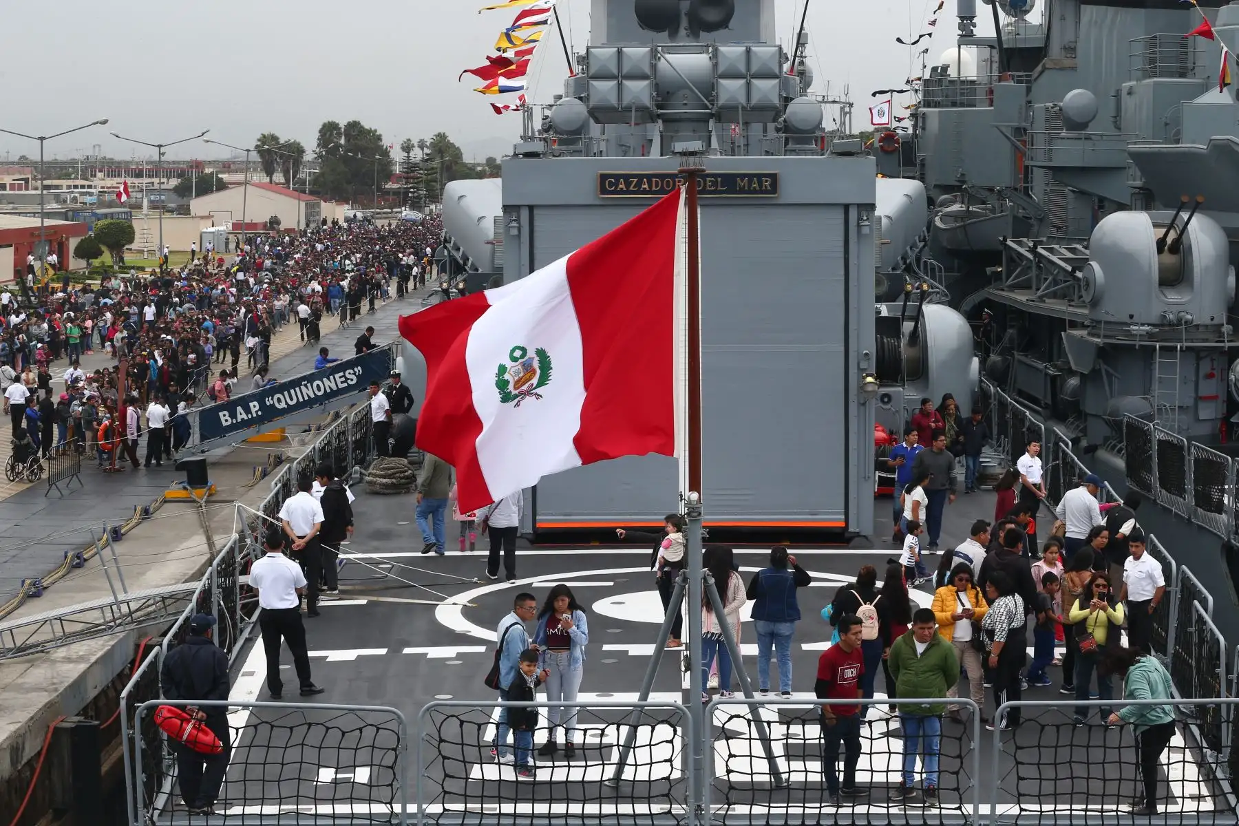 Jornada "Puertas Abiertas" de la Marina de Guerra del Perú, recibe a la población  para mostrar sus unidades navales.  Foto: ANDINA/Melina Mejía Jornada "Puertas Abiertas" de la Marina de Guerra del Perú, recibe a la población  para mostrar sus unidades navales.  Foto: ANDINA/Melina Mejía