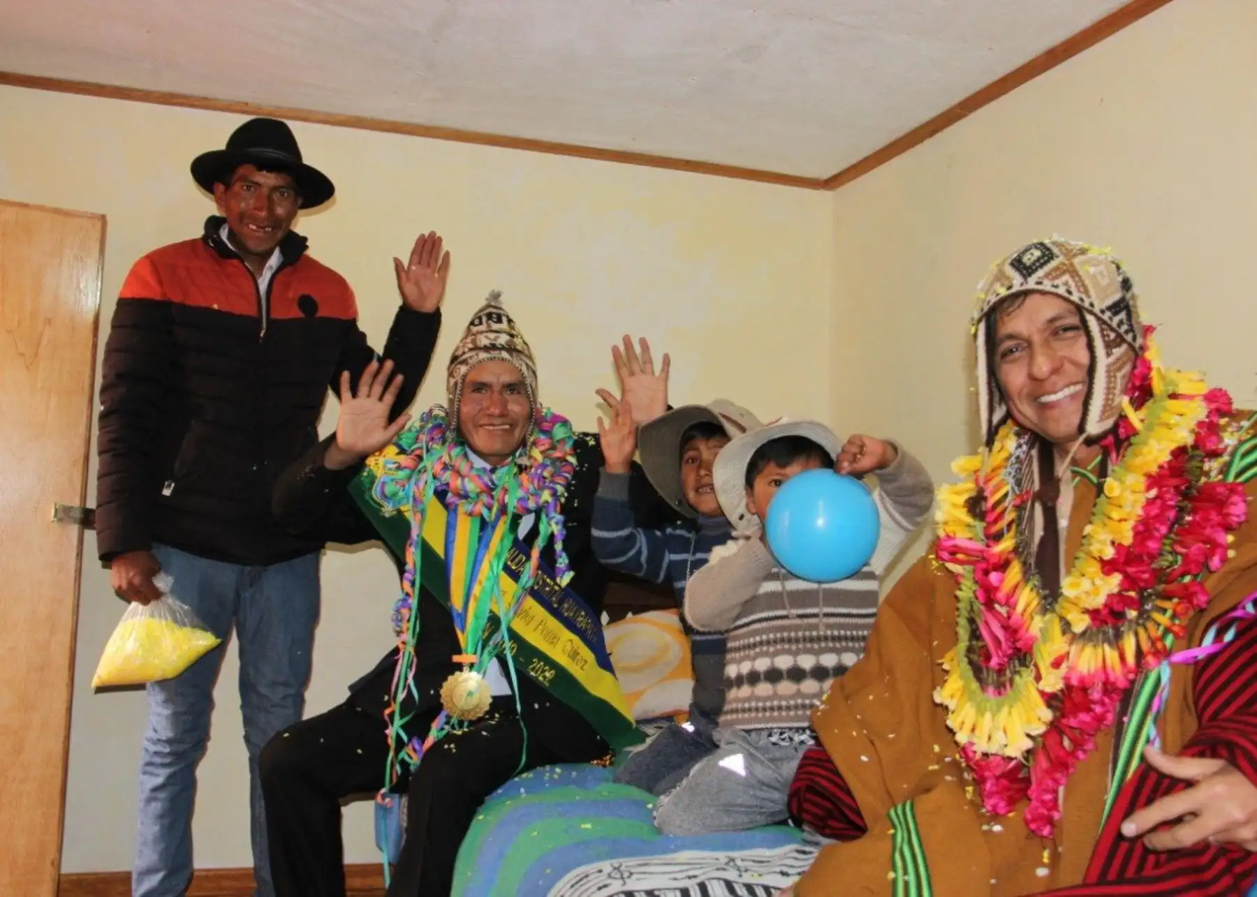 Midis entregó viviendas térmicas en Puno.