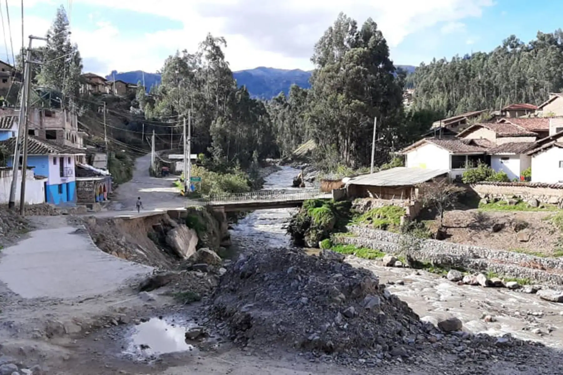 Municipalidad de Pomabamba, en Áncash, inicia trabajos de descolmatación y encauzamiento en río Pomabamba, para evitar daños como ocurrió a comienzos de año. ANDINA/Difusión