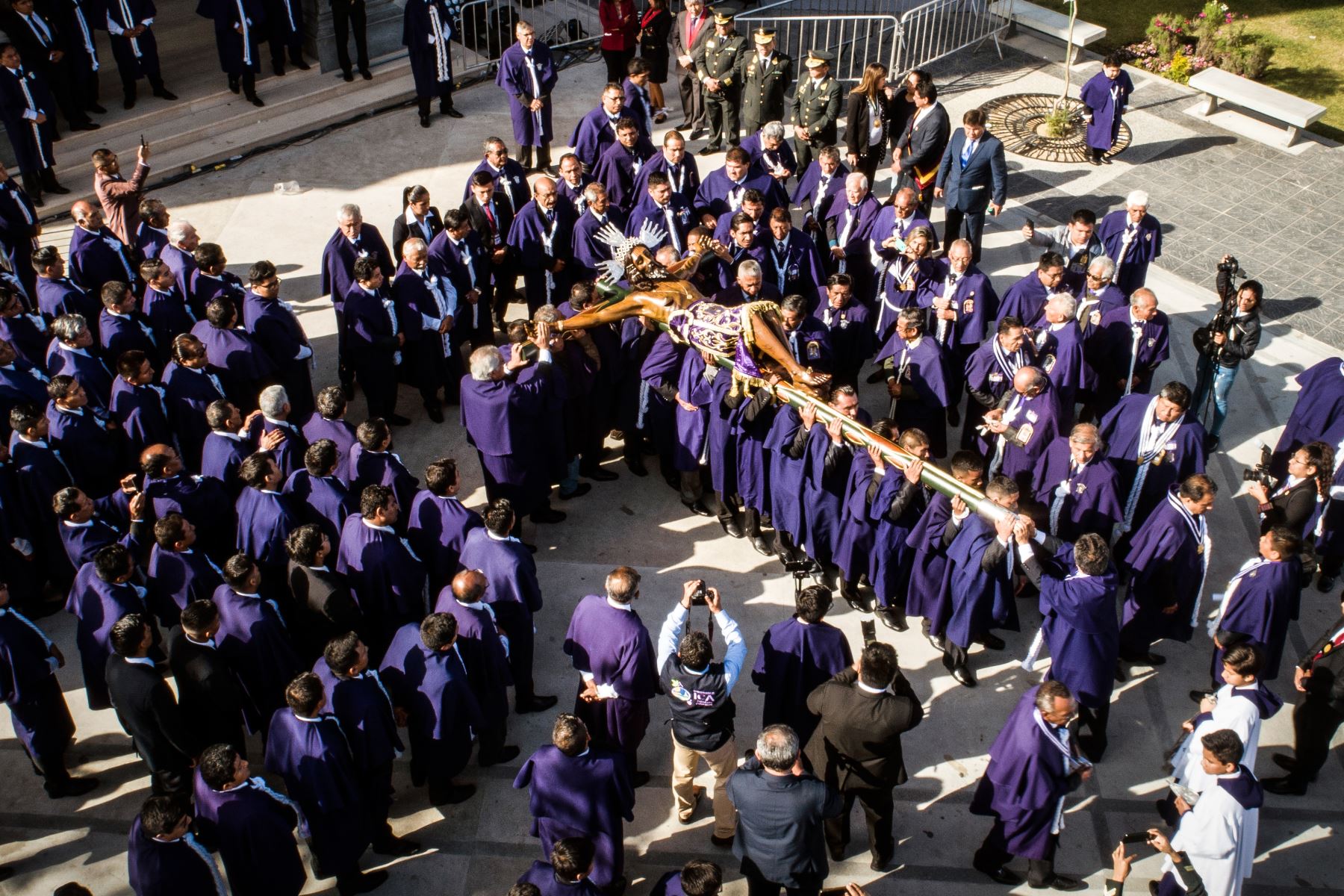 Ica celebra hoy la tradicional procesión del Señor de Luren, la imagen más venerada del catolicismo en Ica, una manifestación religiosa que congrega a miles de devotos. Foto: Genry Emerson Bautista